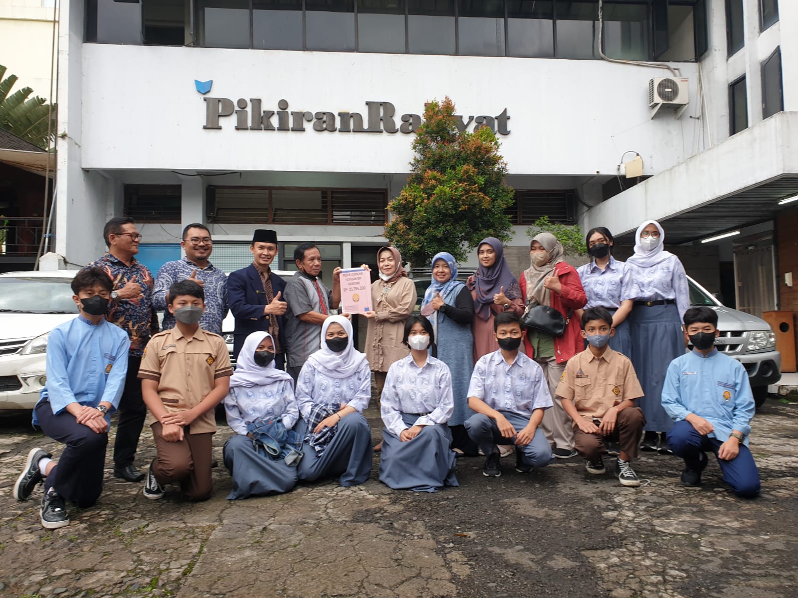 Pray for Cianjur: Bantuan Siswa-siswa BPI untuk  Koraban Gempa di Cianjur.